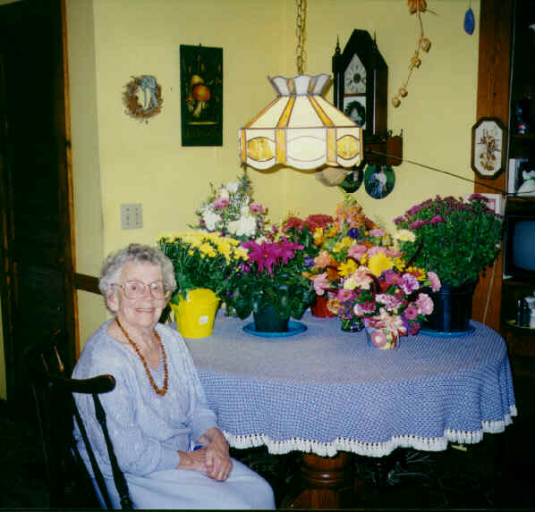 MCW at the Table.JPG (38541 bytes)